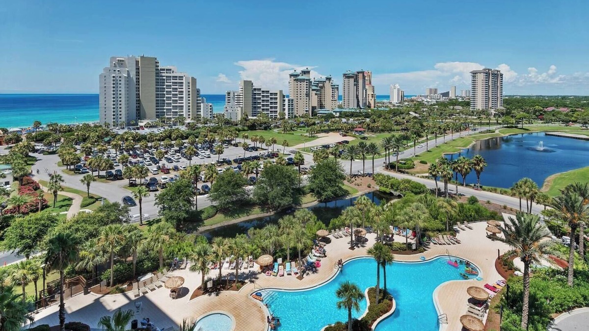 Four Mile Village Condo | 6402 @ Luau! Sleeps 4! Resort Pool! Walk 2 beach!