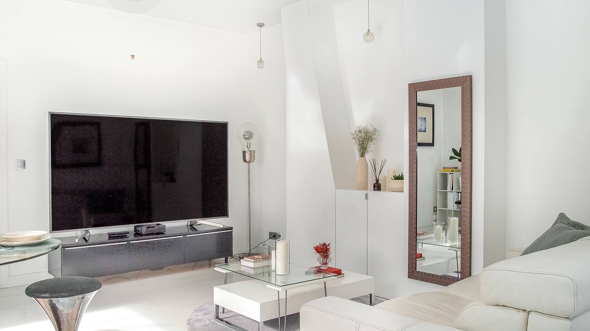 Champs-Elysees Apartment | 645sqft 1BR/1BA Golden Triangle Apt. – Montaigne/George V