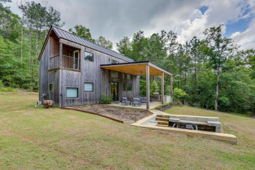 Burkeville House | 65 Acres Secluded Avian Acres Cabin with Trails!