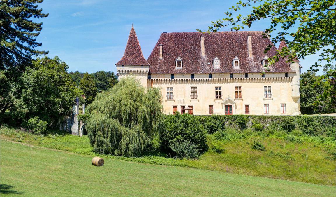 Saint-Martin-des-Combes House | 650 m² House ∙ 6 bedrooms ∙ 10 guests