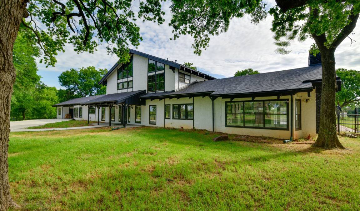 Pilot Point House | 650 m² House ∙ 7 bedrooms ∙ 23 guests
