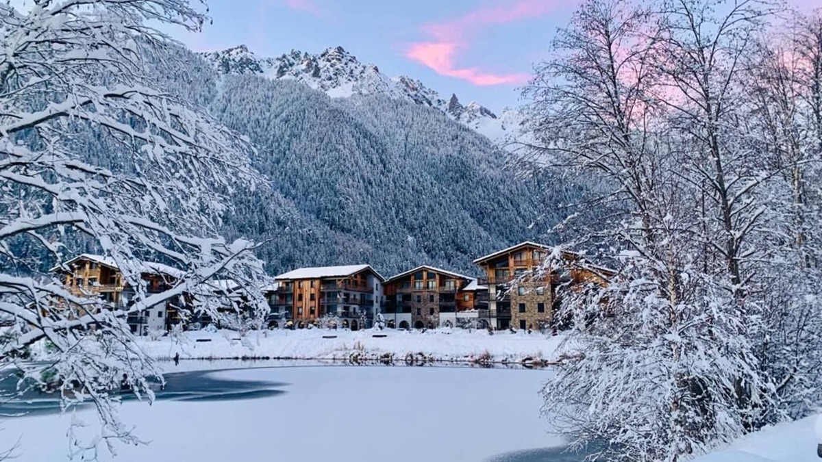 Chamonix-Mont-Blanc Apartment | 65m2 apartment, sleeps 6/7, lake and Mont Blanc view in * spa residence
