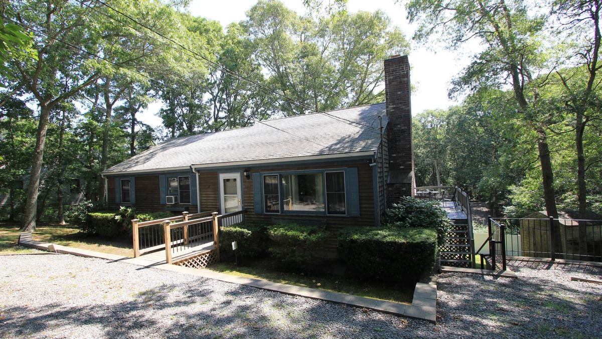 East Falmouth House | 66 Central Ave - SD499