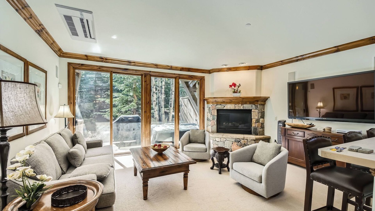 Edwards Condo | 663 Sawatch Drive, Arrowhead Lariat D3 - Walk to Arrowbahn Lift, Pool, Hot Tubs, Golf, and Tennis