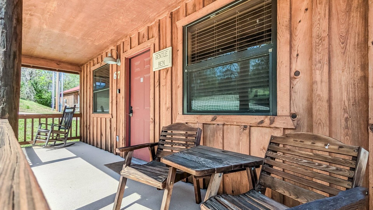 Mountain View Cabin | #67 Pinewoods Cabin: Gentle Ben