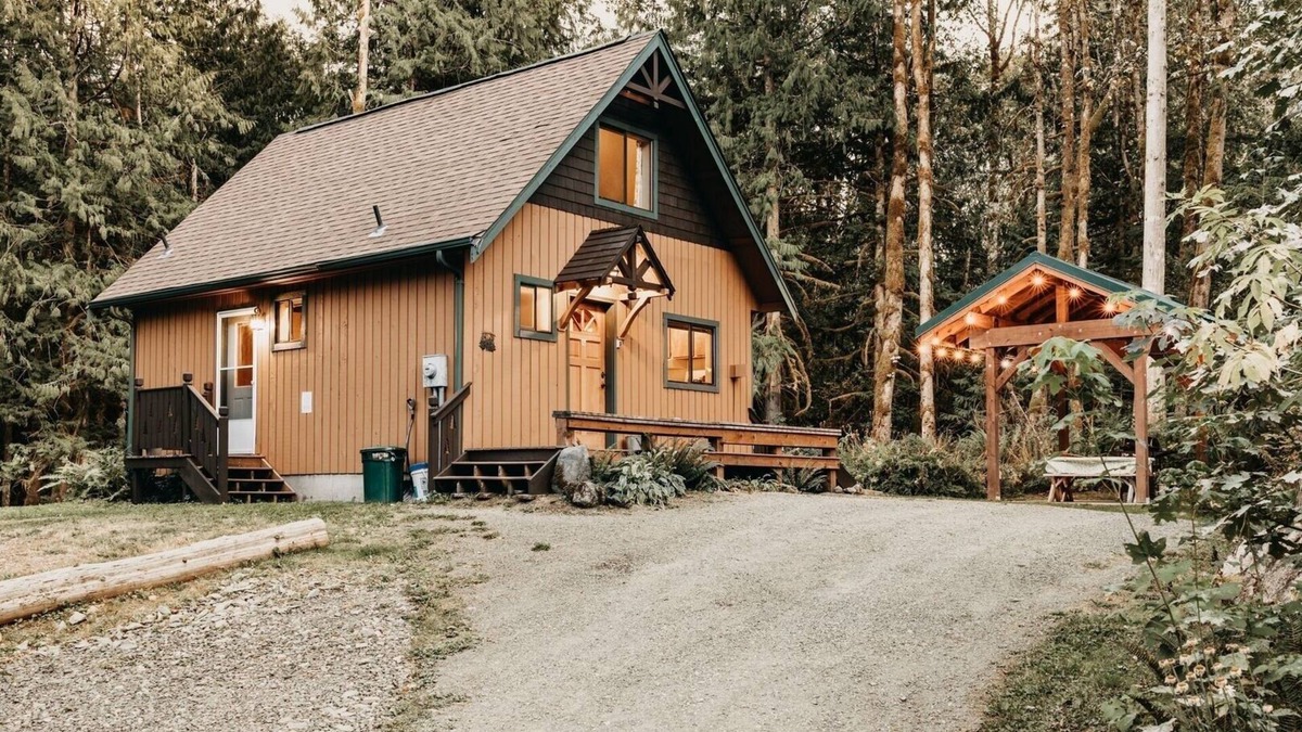 Maple Falls Cabin | 67MF- Hot Tub - Pets Ok - BBQ - Sleeps 5 by RedAwning
