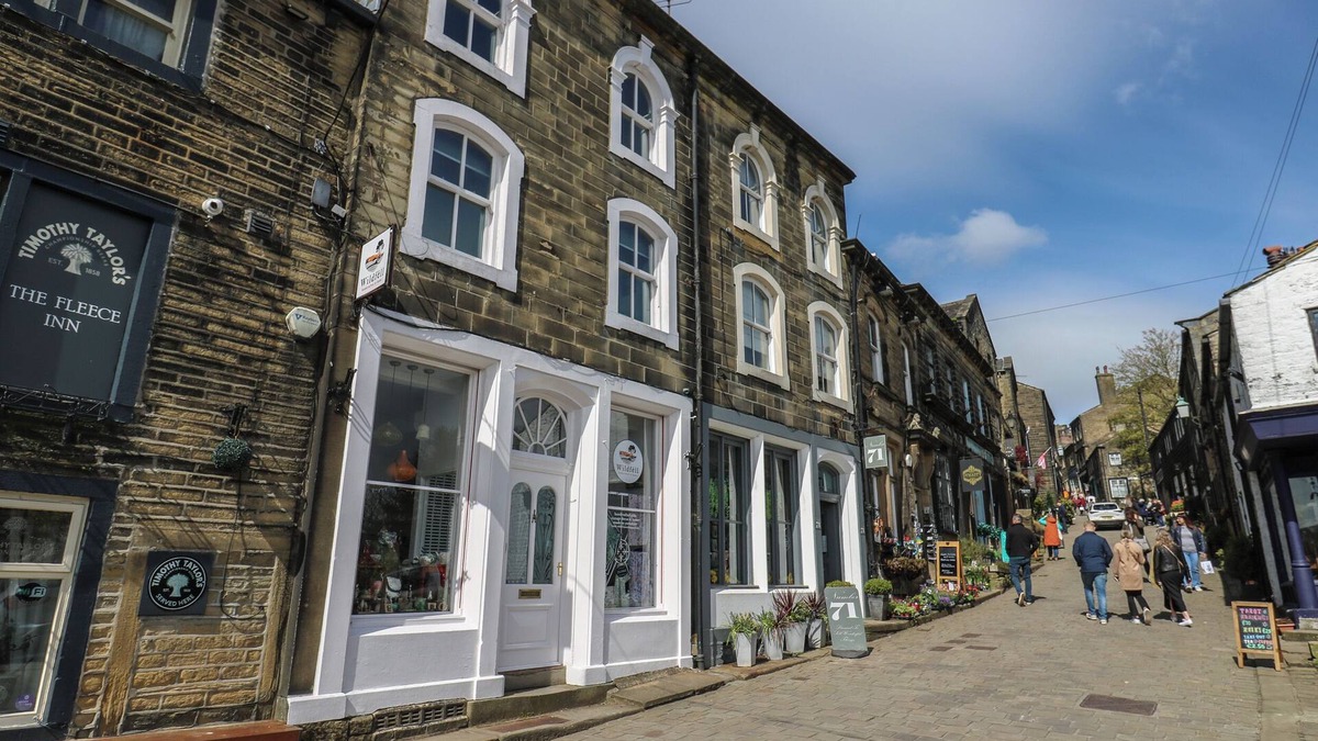 Haworth Cottage | 69 MAIN STREET, pet friendly, with a garden in Haworth