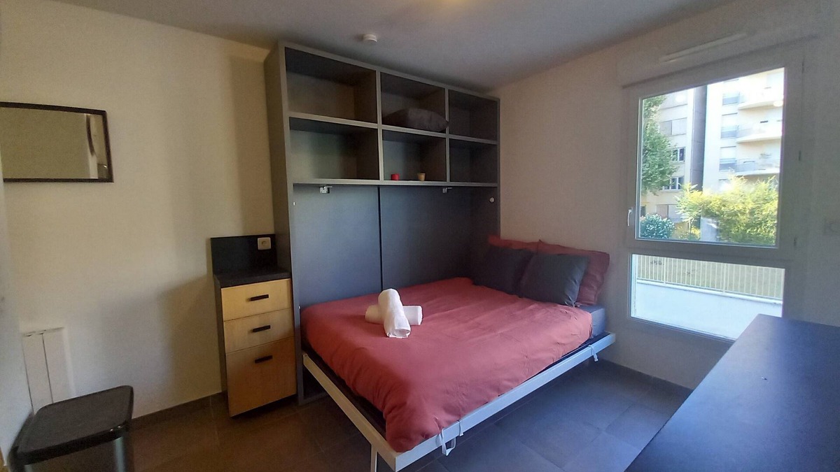 Yves Farge - Le Fleuve Apartment | 69A - Cosy studio ideally located Lyon Gerland