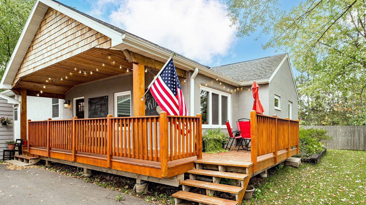 Hermantown House | 6bd 3ba large gathering home, close to YMCA and 5 miles to Downtown Duluth