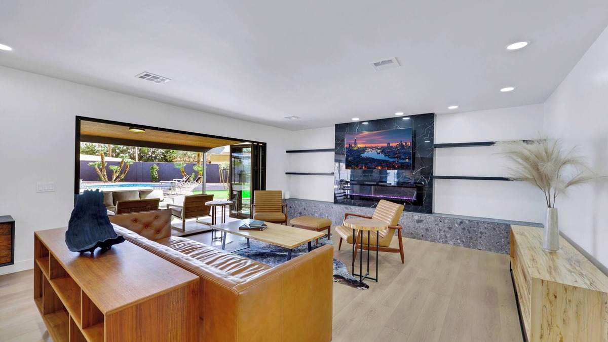 Paradise Villa | 6BD/5BA Ultimate Luxury Retreat/Pool, Sports Courts, Putting Green/13 BEDS