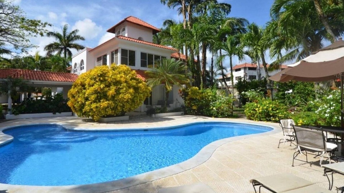 Villas Ana Maria Villa | 6BD 6BTH luxury party villa in central Sosua, guest-friendly, near everything!