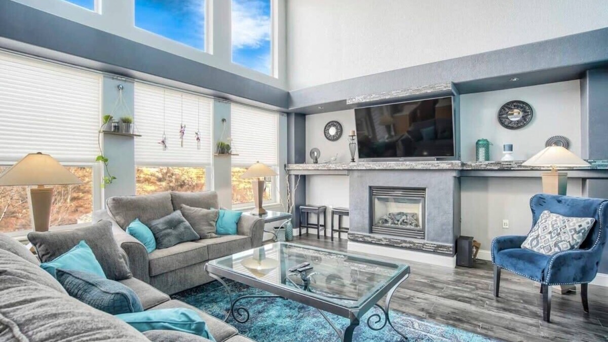 Northeast Colorado Springs House | 6BD Quiet Northside Mountain Views & Parks