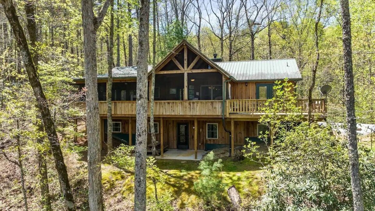 Sautee Nacoochee Cabin | 6BDRM Cabin only 10 mins to Alpine Helen/Hot Tub/Firepit/Game Room/Satellite