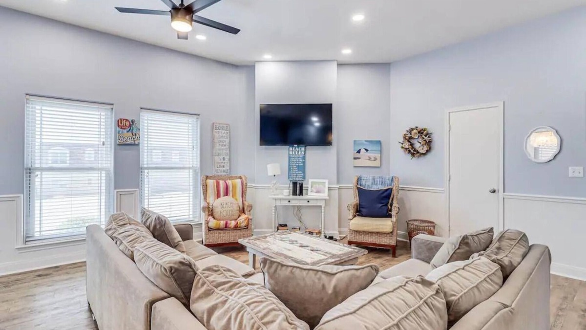 Sand Point House | 6BDRM Home Multiple Decks w/Oceanview, Hot Tub & Pool/Beach Access