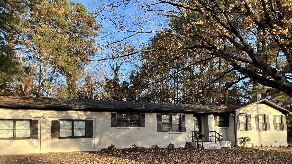 Madison House | 6Bdrm Retreat near Downtown Madison. Sleeps 12