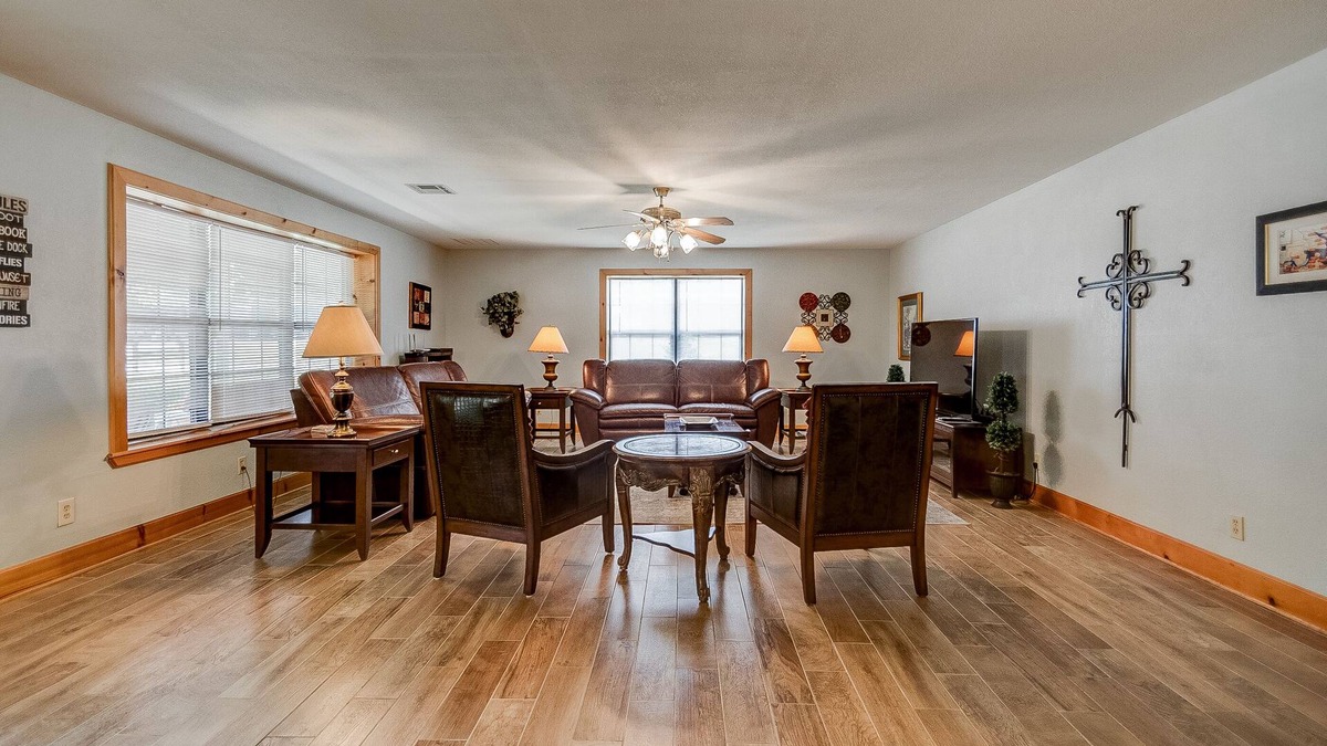 Kingston House | 6bdrm Walk to Beach or Marina! Swim, Fish, Launch!