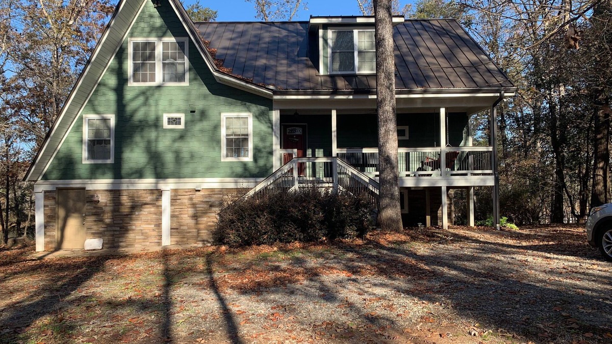 Reed Creek House | 6BR/4.5BA lakefront house with private dock - sleeps 14+