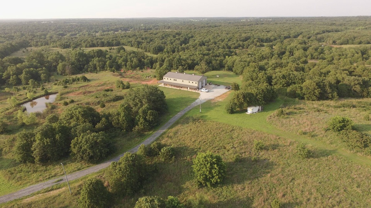 Lexington House | ✓6BR Barndominium ✓4 Bathrooms ✓For Families ✓Quiet ✓120 Acres ✓~4500 sq.ft.