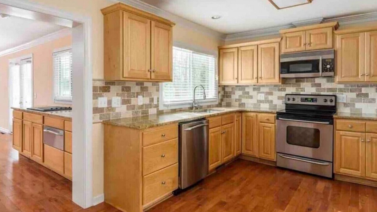 Greensboro House | 6BR Greensboro home with Pool. 3 miles from I-85