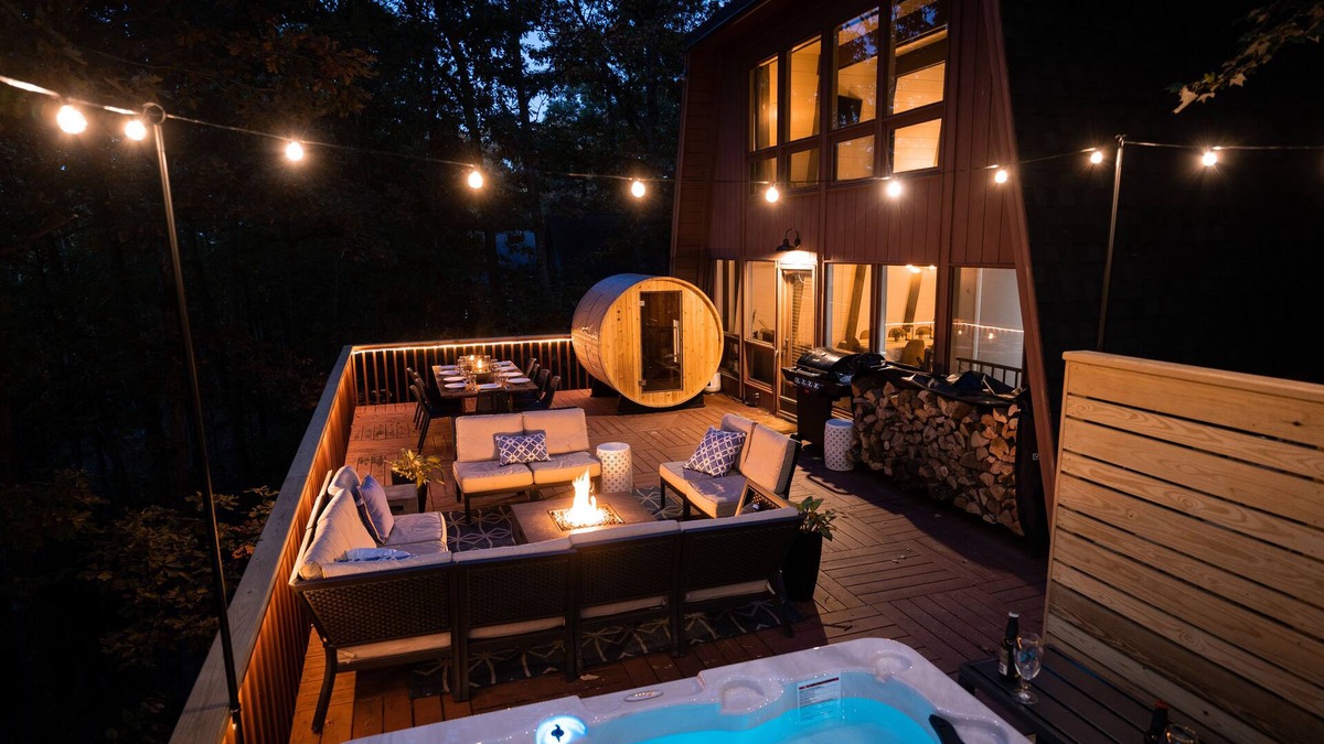 Massanutten Ski Chalet | 6BR Modern Massanutten Chalet with Hot Tub, Sauna