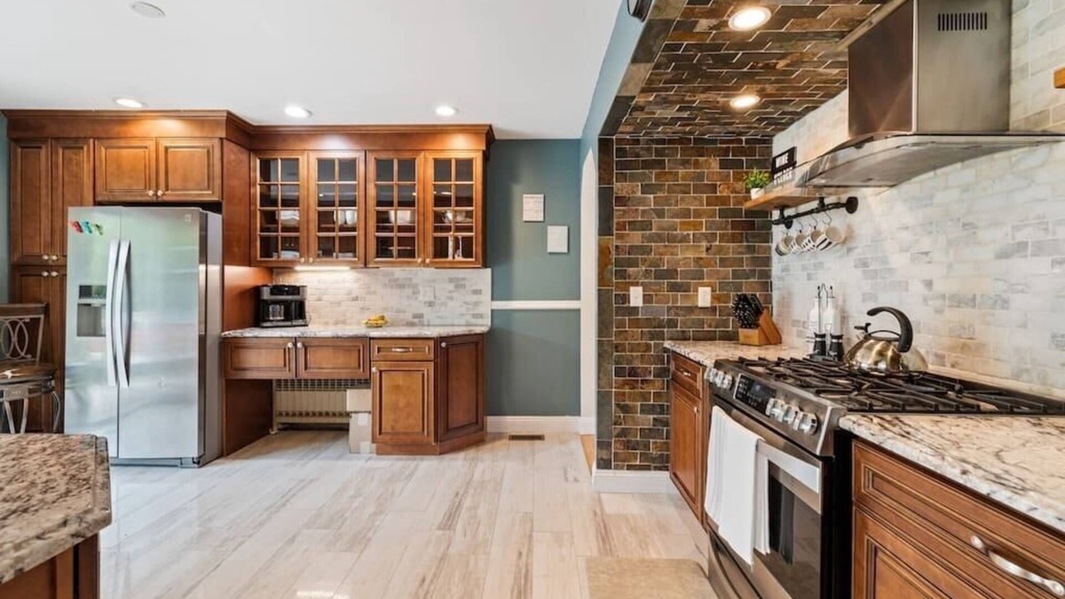 Monroe House | 6BR Sanctuary Amidst Nature's Majesty