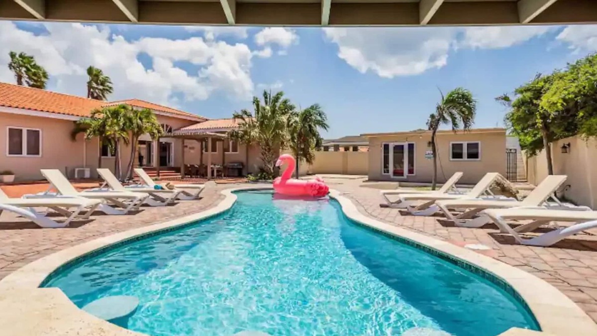 Bubali Villa | 6BR Villa Sleeps 16+ Close 2 Beach w/Amazing Pool