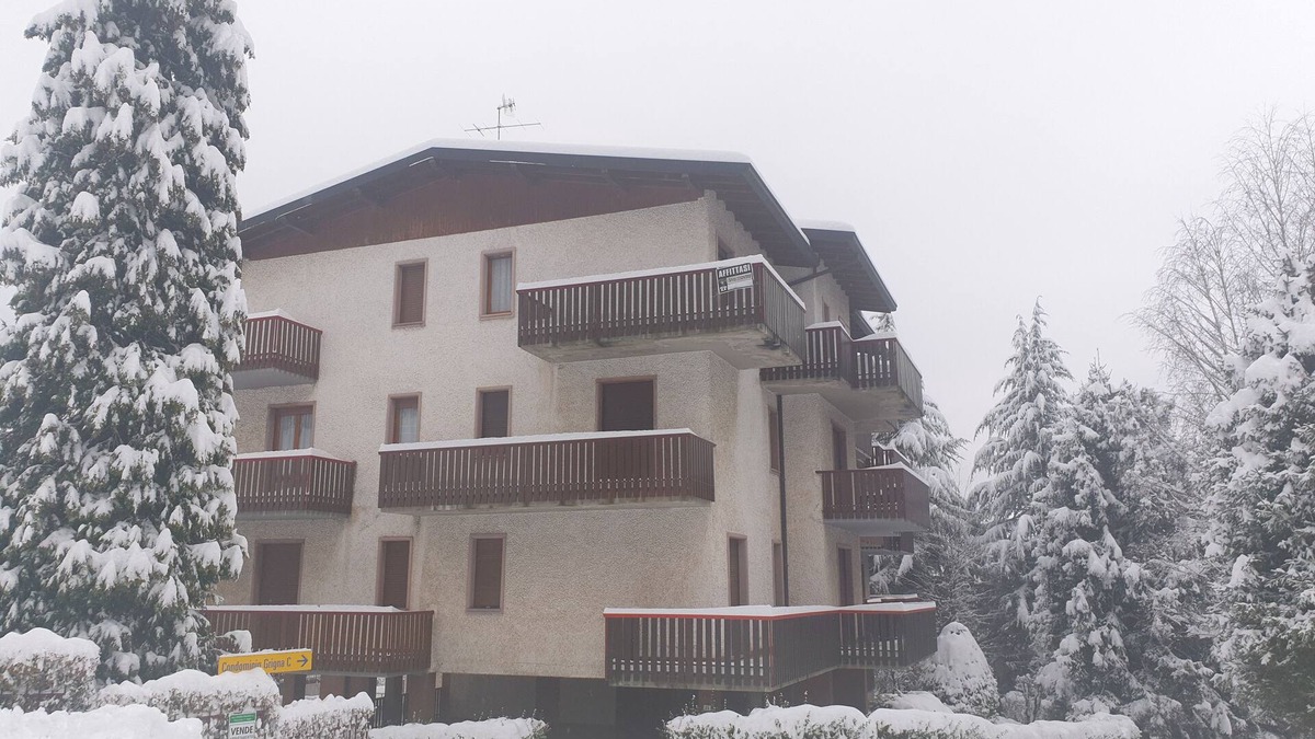 Cassina Valsassina Apartment | 6guests-skiing-mountainviews-fireplace-freeparking