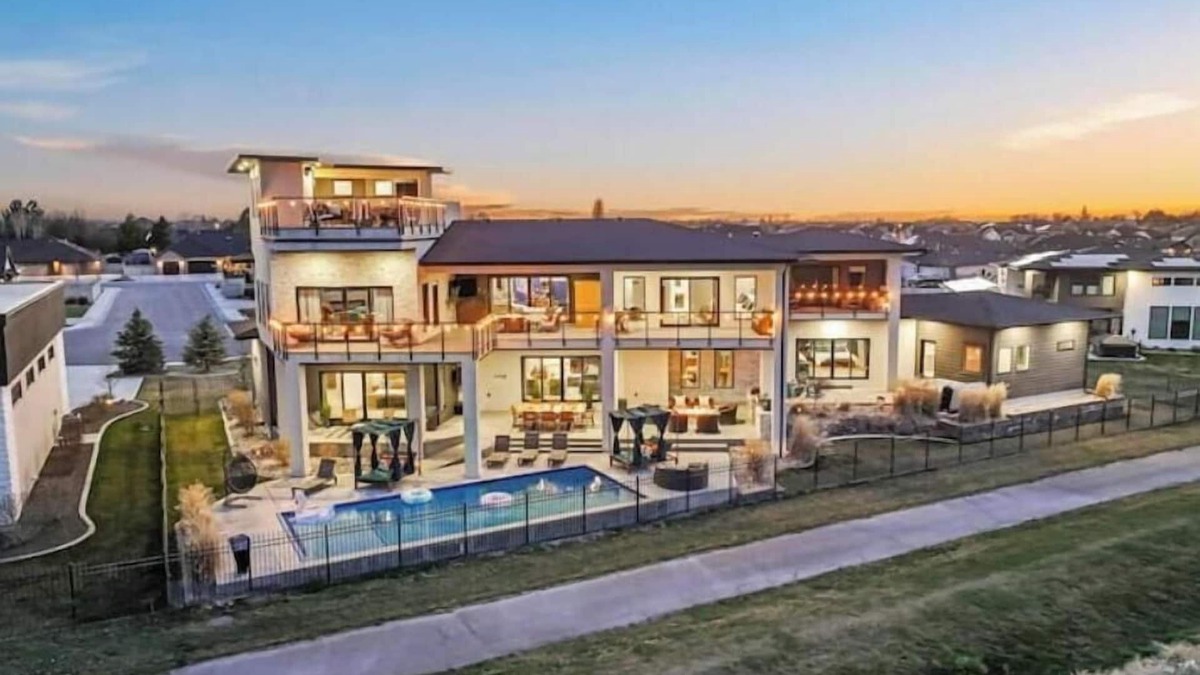 Twin Falls Villa | 6K SQFT Lux |Heated Pool|Hot Tub |Sauna |Speakeasy