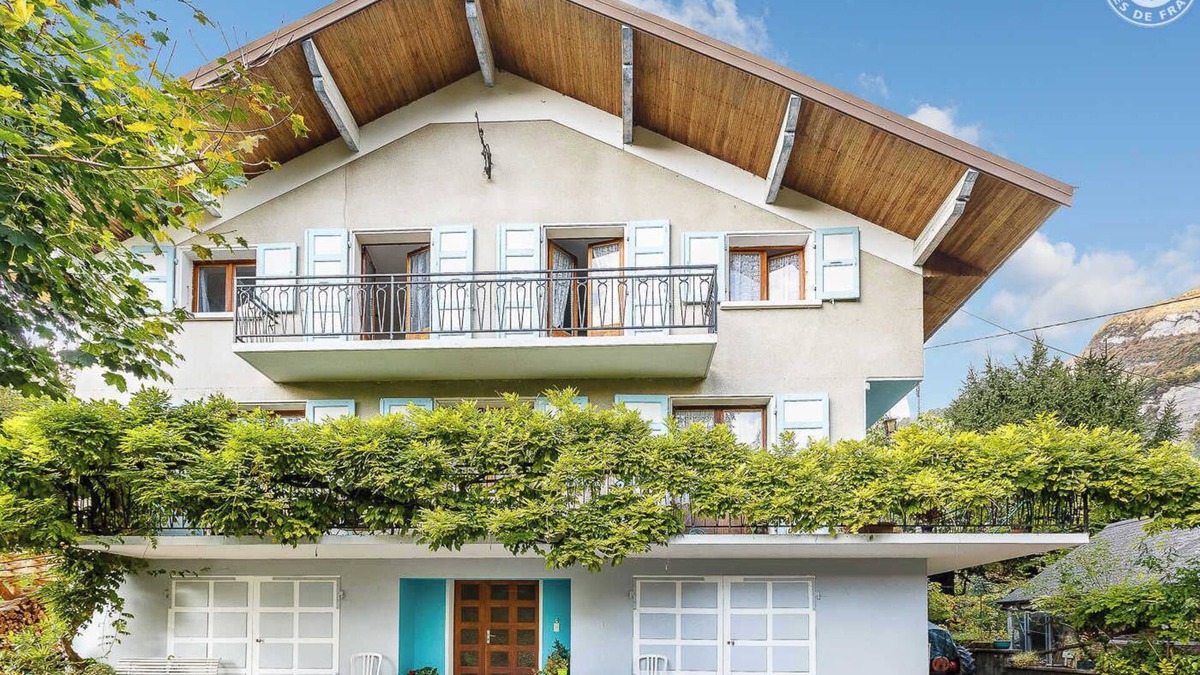 Pragondran House | 6km from Chambéry, the historic capital of the Dukes of Savoy and a city of Art and History, and 21km from St. Moritz.
