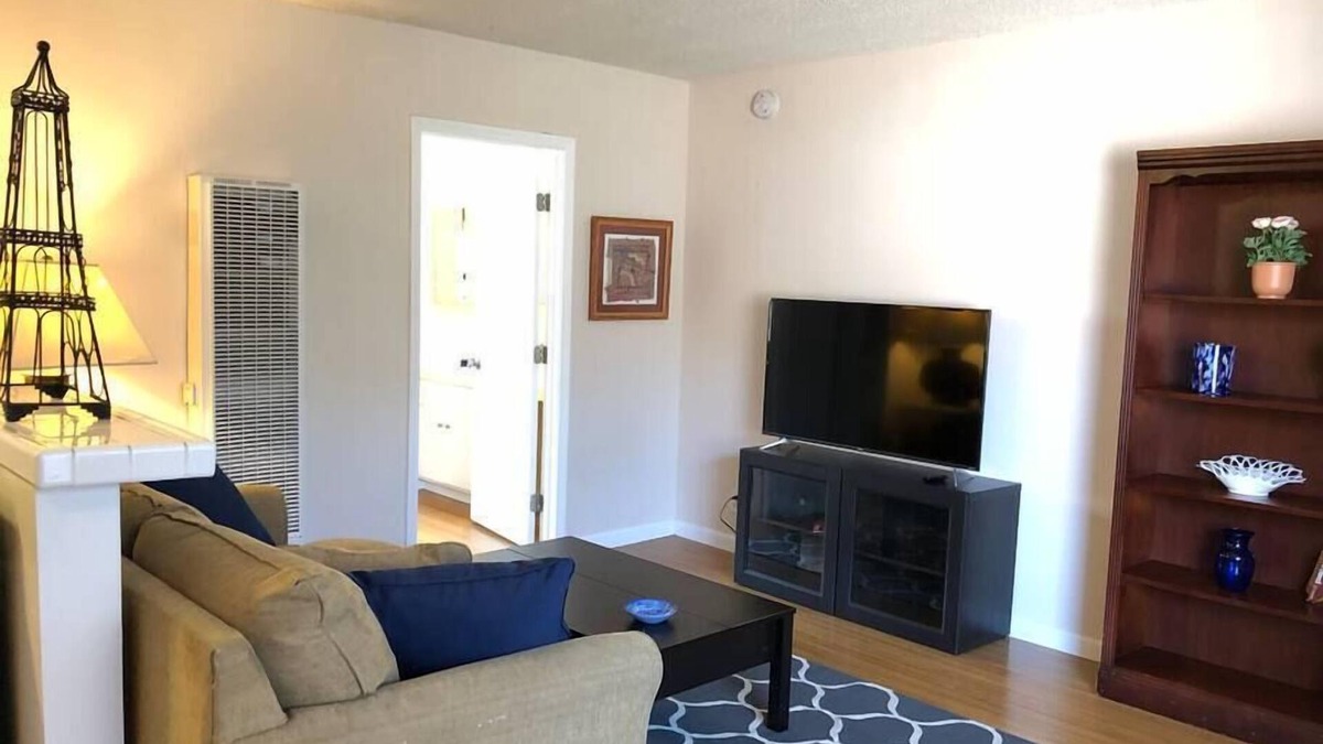 Ocean Park Apartment | 6N Turnkey Coastal Apartment Upper