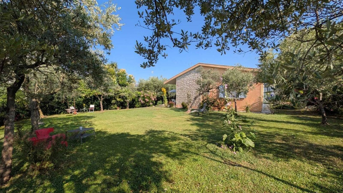 Cisano House | 6P-family-house, 950m2 garden, 25m2 terrace, near lake 150m, near village 400m