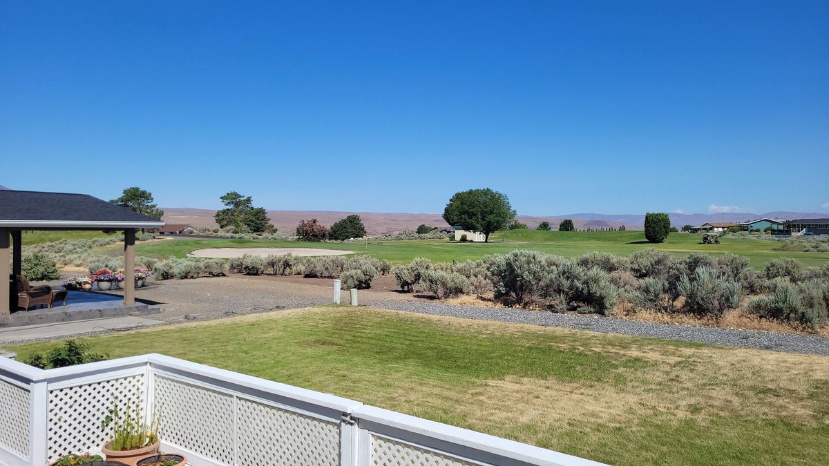 Desert Aire House | 6th Hole Loop in Desert Aire
