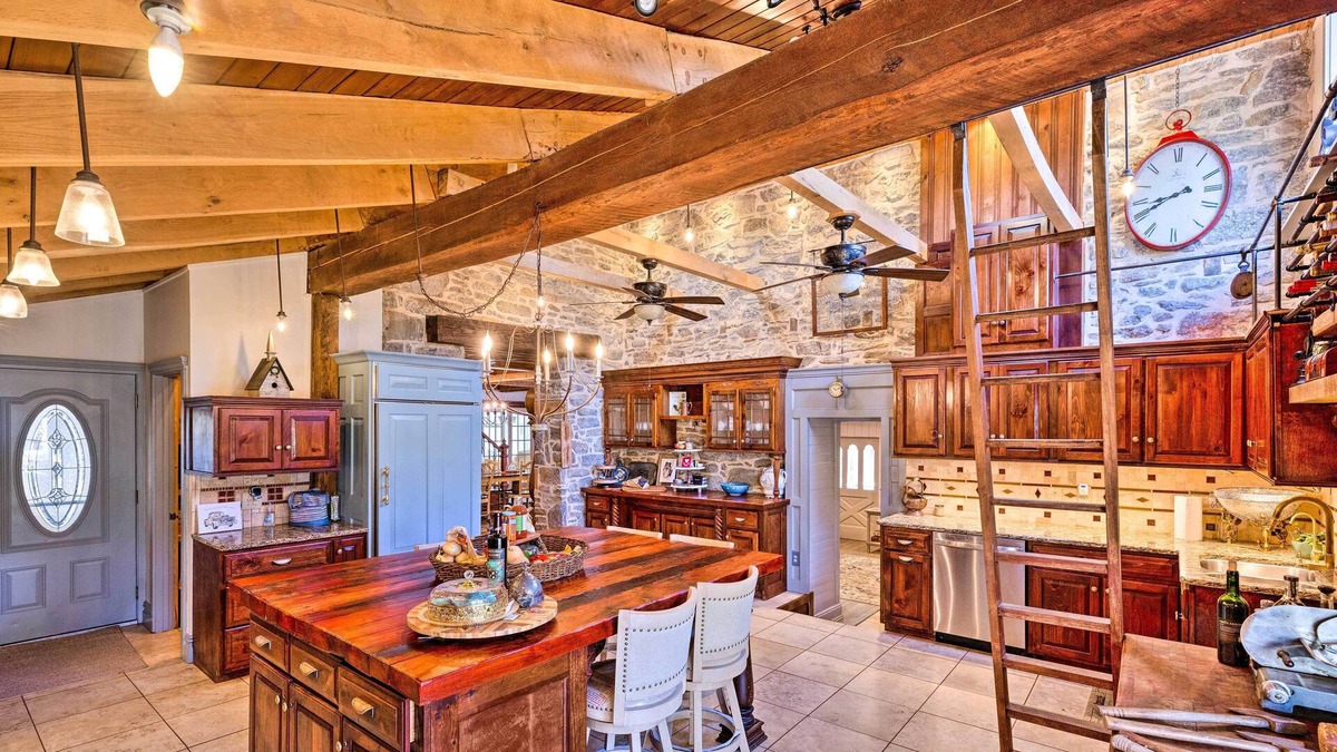 Finesville Villa | 7-Acre Stone Manor w/ Pool + Hot Tub Built in 1787