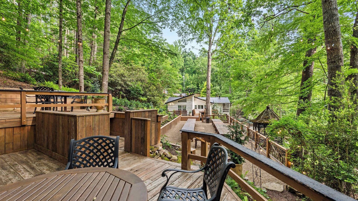 Hendersonville House | 7 BDR Retreat w/Guest Houses + Waterfall Trail