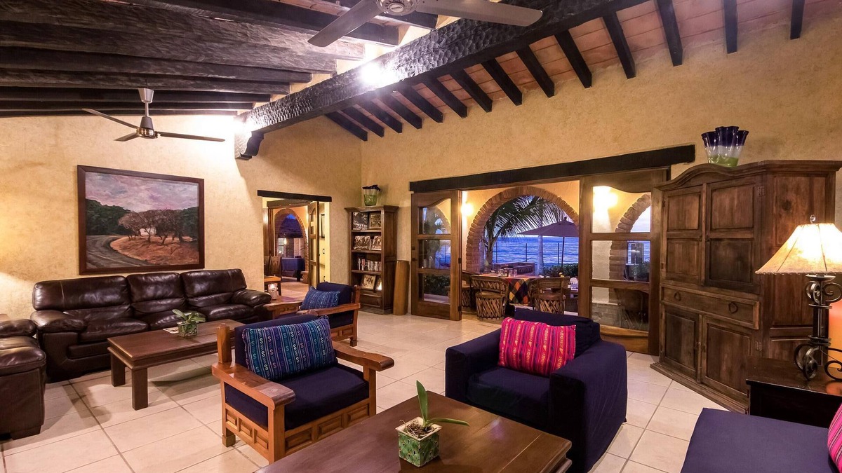South Shore Hotel Area Villa | 7 bdrm Classic Hacienda on Puerto Vallarta´s best swimming beach, sleeps 24.