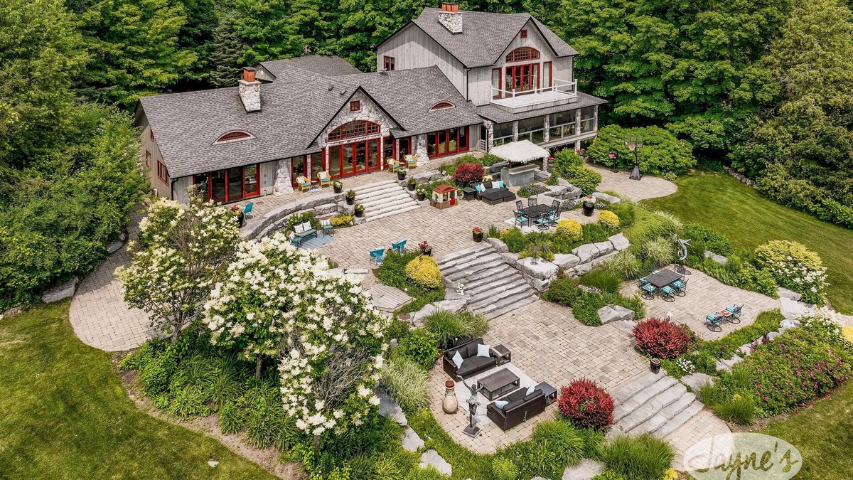 Oro-Medonte Cottage | 7 bed 8 bath cottage on Lake Simcoe, 730' Frontage, South Exposure!