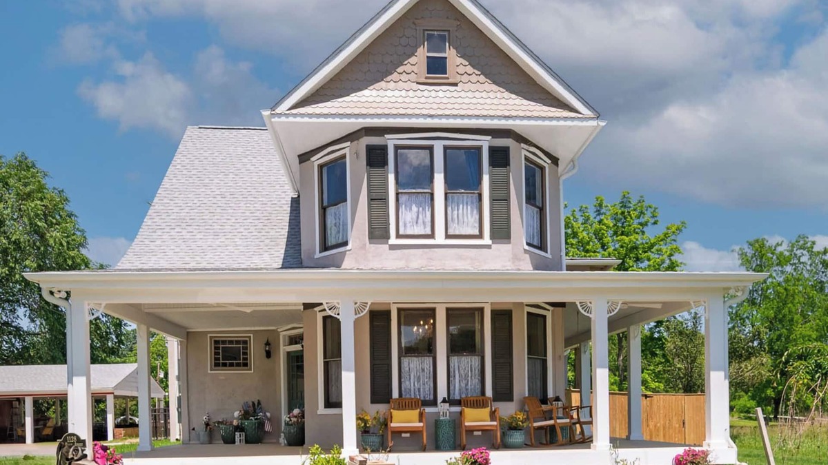 Harpers Ferry House | 7 Bed/4.5 Bath, Sleeps 14, Sauna, Hot Tub, Pool