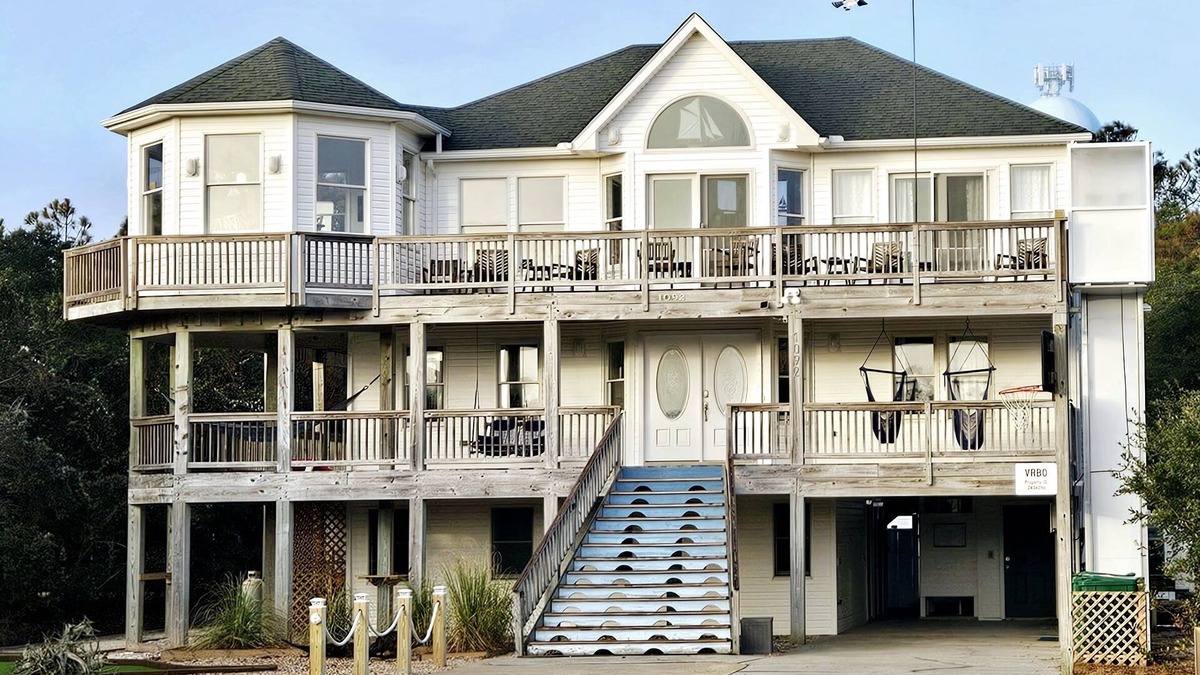 Corolla Light House | 7 Bed 5 Bath Newly Renovated Beach Getaway only 500 feet to the Beach
