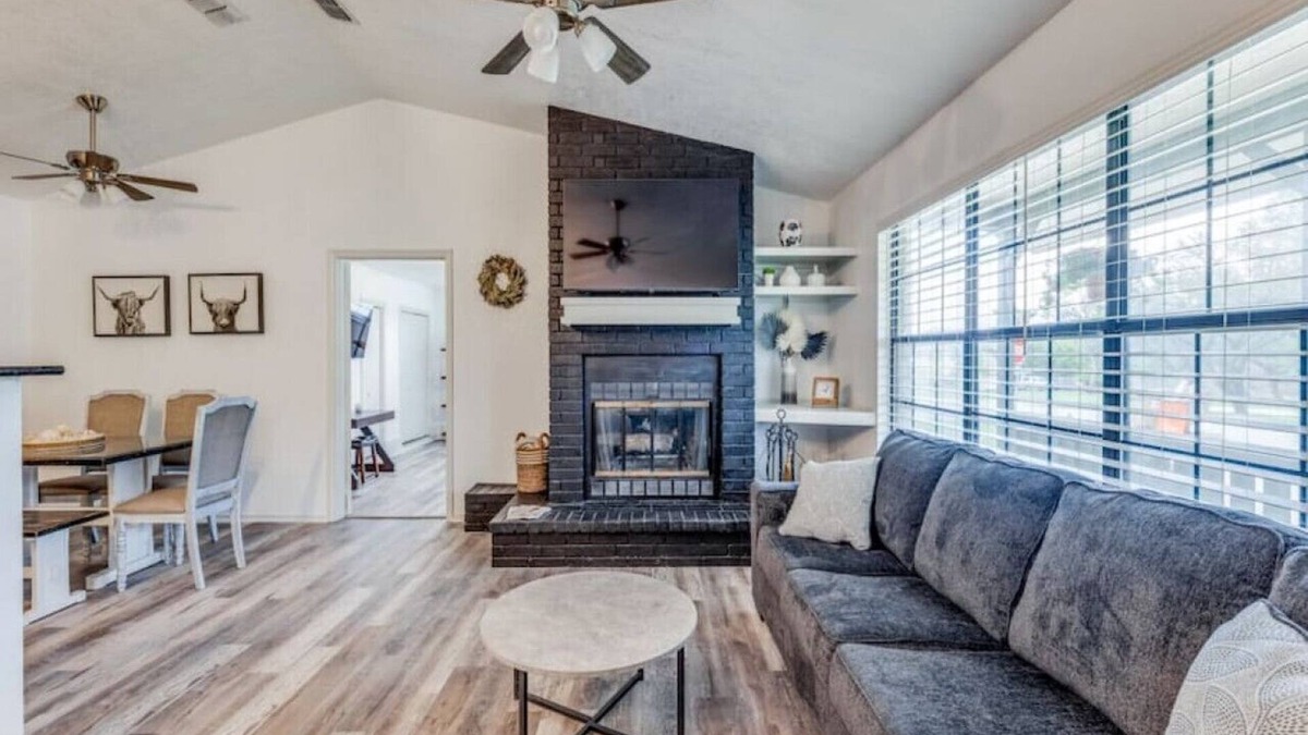 Johnson City House | 7 Bed Home/Mins to Wineries/Walk to Town Square