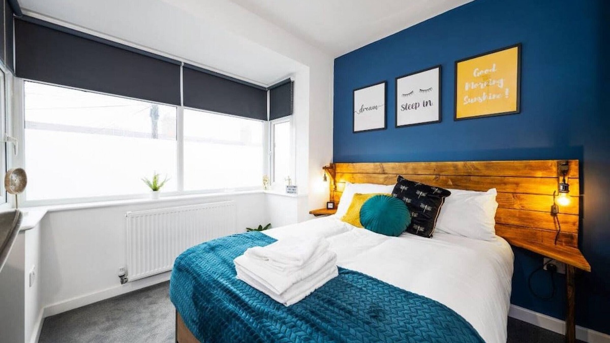 Coventry House | 7 bed house| Sleeps 14 | ENSUITE |Free HS WIFI | TVs in rooms | CITY CENTRE | Inspire Homes