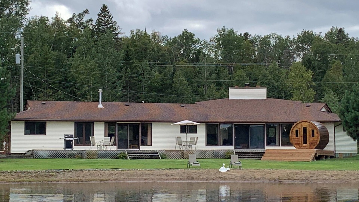 Unorganized Thunder Bay District House | 7-bed lakefront house with sauna, beach & boat launch — 15 min from Thunder Bay.