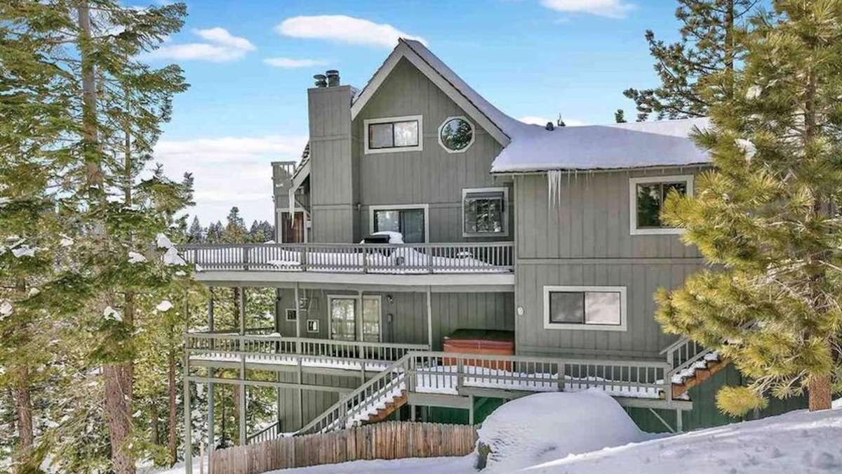 Upper Kingsbury House | 7 Bedroom 4 Bath Private Mountain Retreat with Outdoor Hot Tub and Game Room