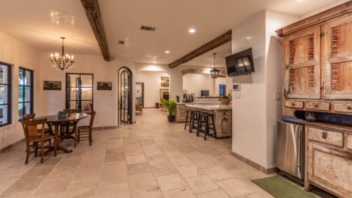 Hondo House | 7 bedroom/5 bathroom lodge for Bader Ranch Dove Hunts