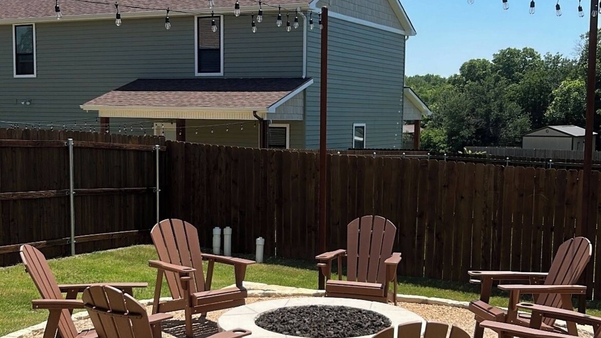 Stephenville House | 7 Bedroom 7.5 Bathroom Villa Close to Tarleton State & Perfect for Large Groups