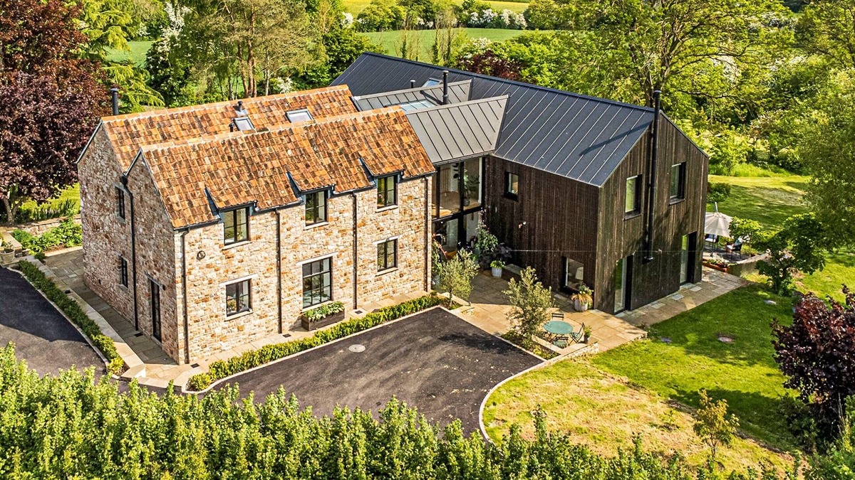 Barrow Gurney Cottage | 7 bedroom accommodation in Upper Littleton, Chew Valley