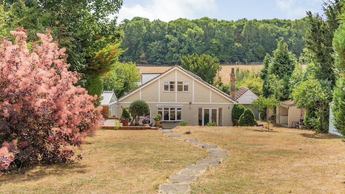 Fawkham Cottage | 7 bedroom accommodation in Dartford
