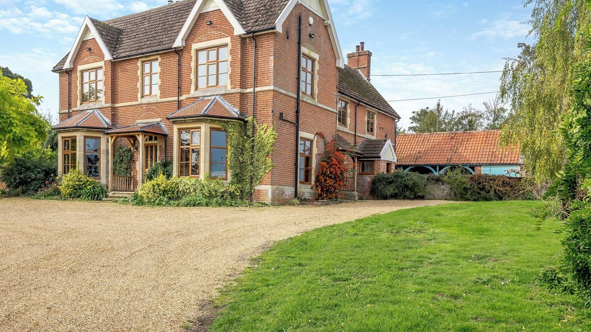 Bungay Cottage | 7 bedroom accommodation in Earsham