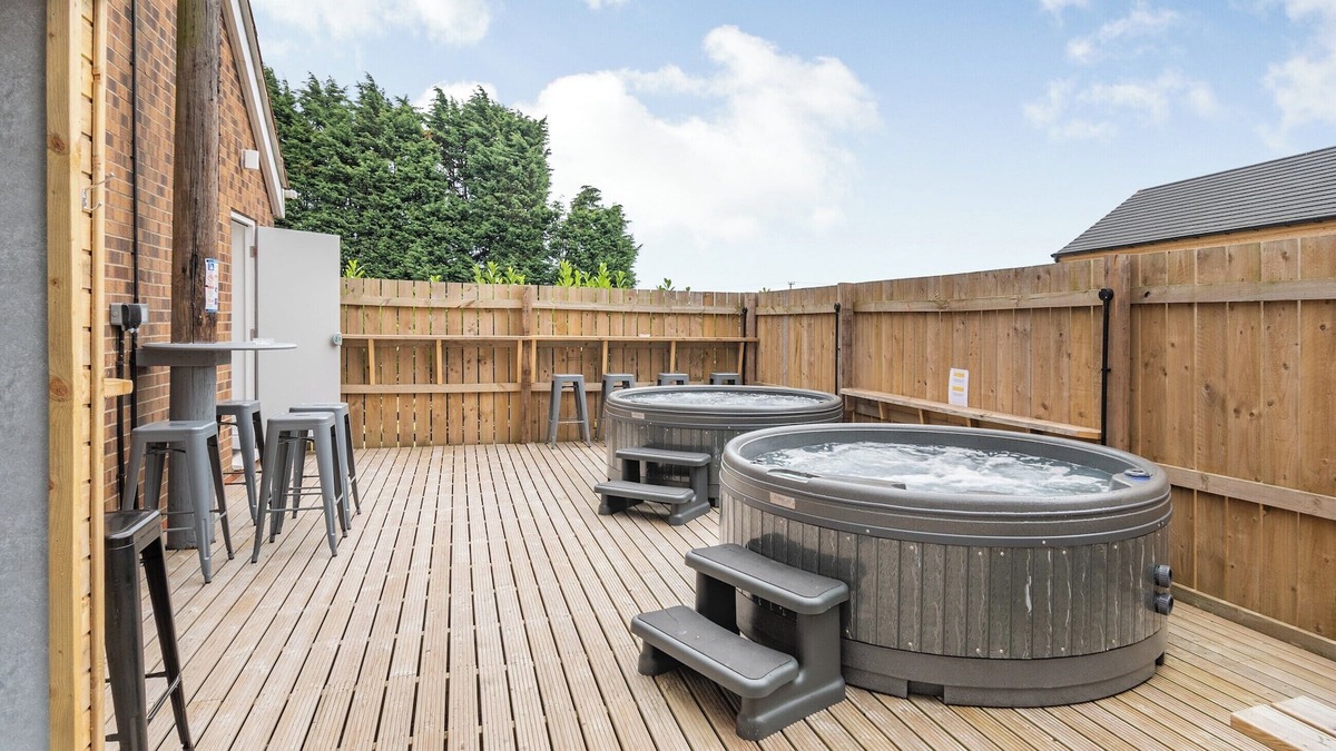 Hornsea Cottage | 7 bedroom accommodation in Great Hatfield, near Hornsea