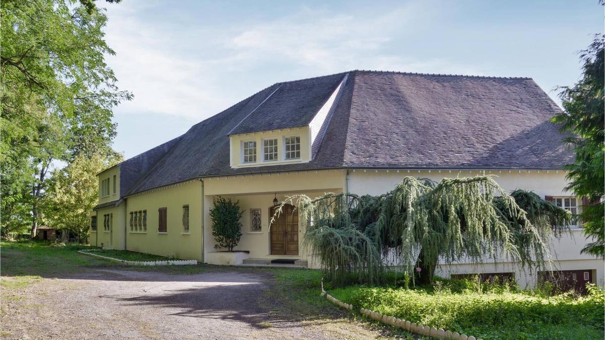 Vierzon House | 7 bedroom accommodation in Vierzon