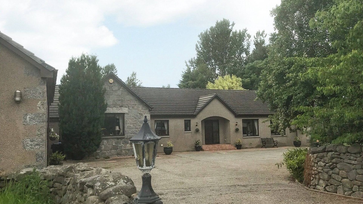 Alford Cottage | 7 bedroom accommodation in Alford, near Banchory
